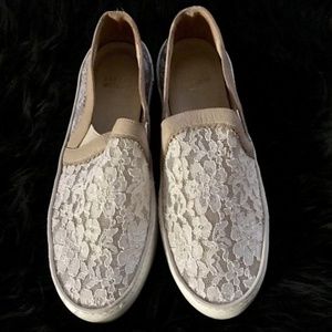 Stuart Weitzman Beige Lace "Eyewear" slip-ons